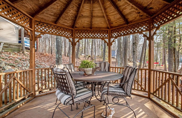 Secluded Lake Front Gem with Breathtaking Views & Free WiFi - Dogs Welcome