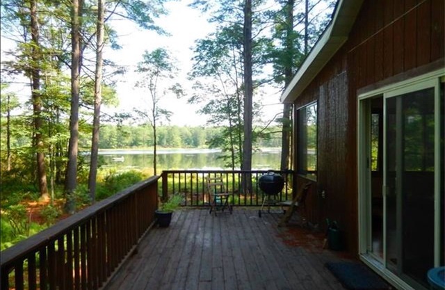 Secluded Lakehouse Retreat: Vintage Rustic Lakefront on 5 Private Wooded Acres
