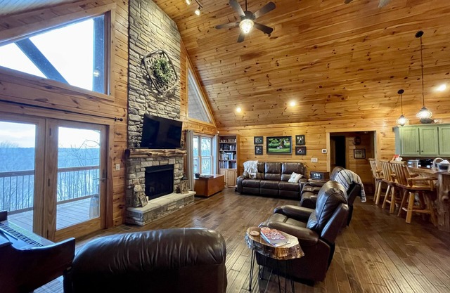 Secluded lakeside cabin, with a salt water pool & hot tub, on 25 acres!