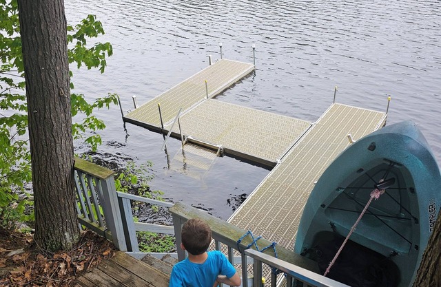 Secluded lakeside home with 2 private docks, hot tub, bball hoop, H2o activities