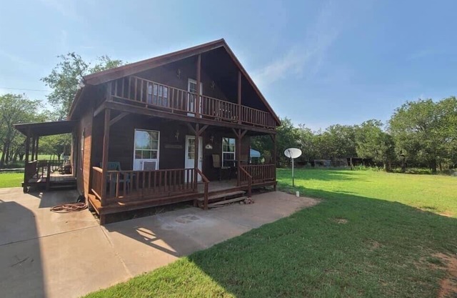 Secluded Lodge on 55 acres with stock pond in Childress, Texas. Lots of wildlife