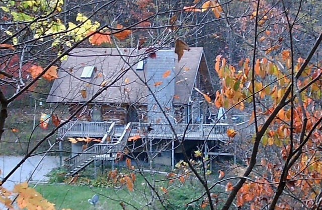 Abgeschiedenheit auf 46 privaten Hektar - Komfortable Mountain Log Home