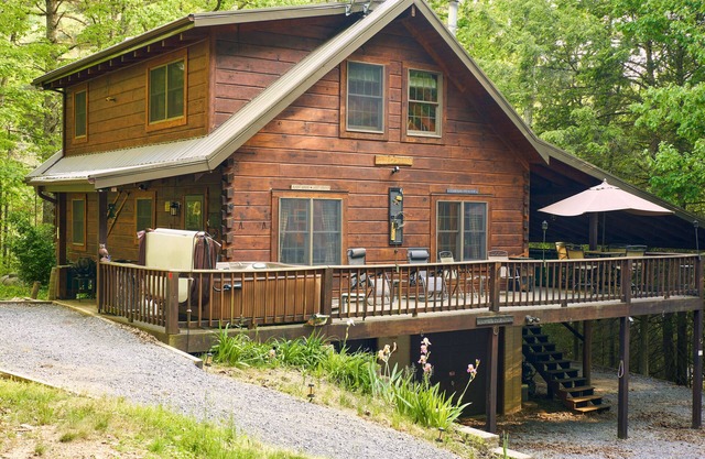 Secluded Log Home on 11 Forested Acres🌲🌲🌲 Jacuzzi🔥 Fire Pit🔥 Wood Stove🔥