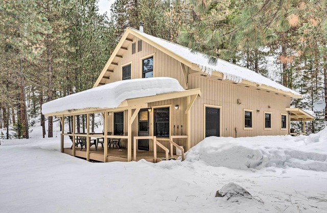 Secluded Lowman Cabin w/ Mountain Views