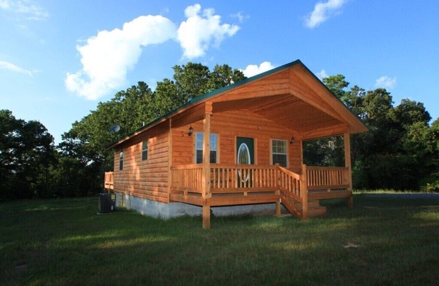 Abgelegene Luxuskabine auf 450 Hektar mit Whirlpool, 4-Rad-Trails; UTV zu vermieten!