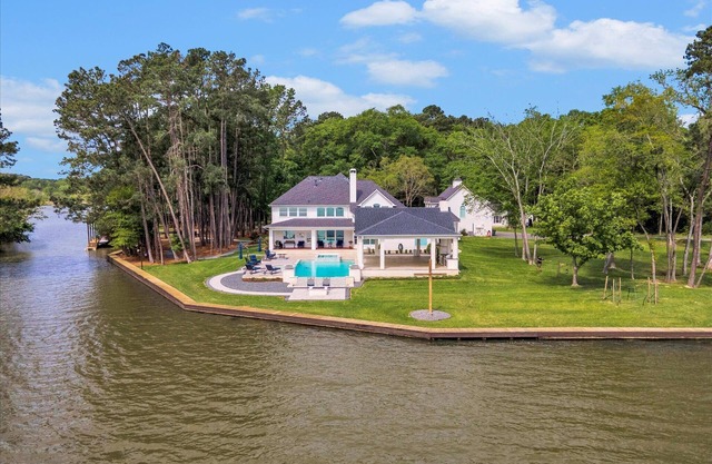 SECLUDED LUXURY LAKEFRONT ESTATE. WOODED 2.6 ACRES OF PEACE AND RELAXATION.