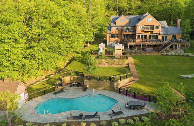 Secluded Luxury Lodge | Heated Pool Open!