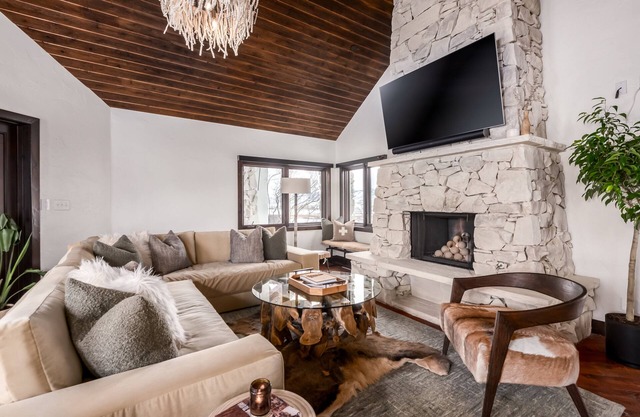Secluded Luxury Ranch Estate on Scenic & Tranquil Acreage