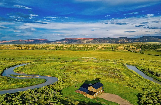 Abgeschiedene Luxury Riverfront Ranch auf 9 Acres zwischen Bryce Canyon & Zion