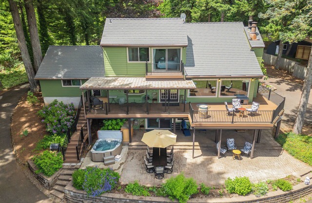 Secluded Luxury Stay with Mountain Views, Gardens & Fire Pit