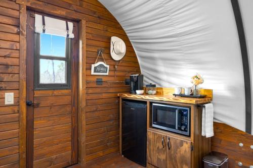 Secluded Luxury Wagon with Pond, King Bed, Full Bath, Patio