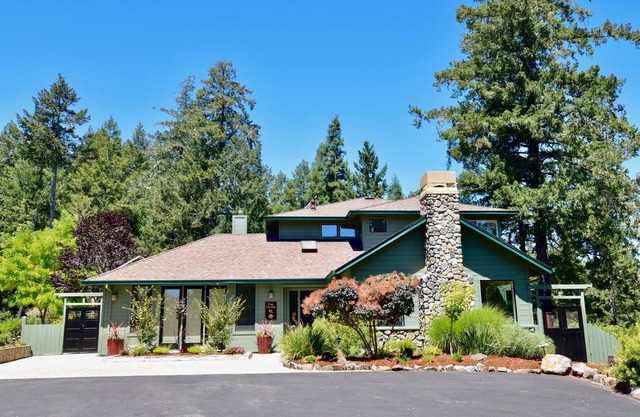 Abgeschiedenes Luxus-Weingut in den Hügeln von West Sonoma County. 10 Schlafplätze