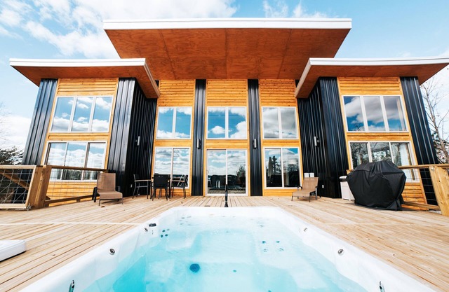 Zeitgenössisches Haus, Private 12 Hektar mit Aussicht, ALL YEAR SWIM SPA & HOT TUB