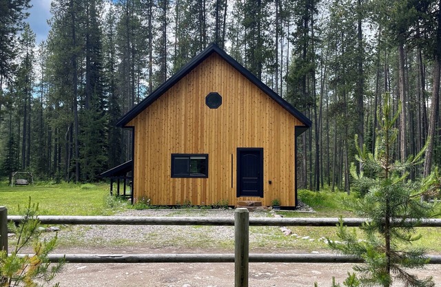 Secluded modern cabin bordering Glacier National Park!