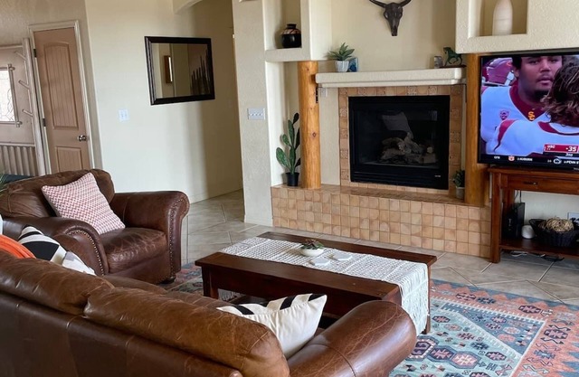 Secluded Oasis, heated pool and spa, RV hook-ups