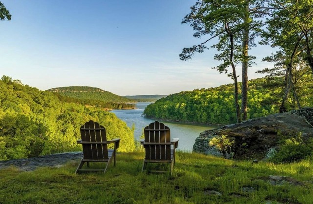 Secluded Peninsula w/ Lake Access and Waterfalls