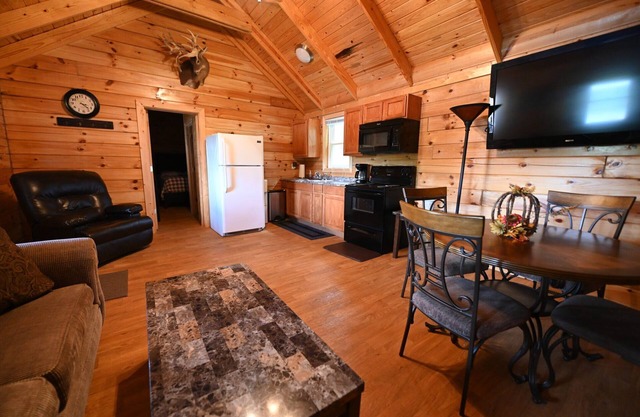 Secluded Private Cabins, on Two Twenty Acre Lakes
