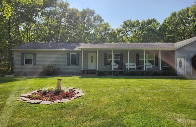 Secluded private home with golf cart to take you to the beach!!