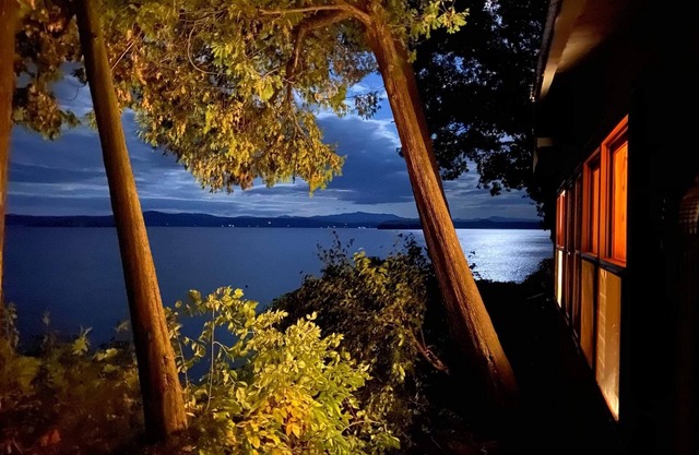Abgeschiedenes und privates Cottage am See - fantastische Aussicht - Ruhe und Frieden