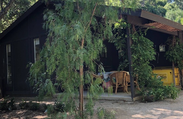 Secluded, private one bedroom house in Ojai Arbolada neighborhood, walk to town