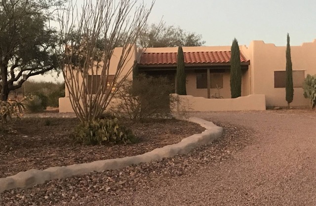 Secluded Pueblo style home near Sierra Vista