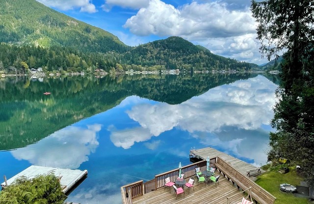 Secluded "Reflection Point" at Lake Sutherland
