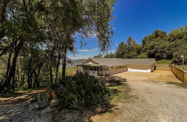 Secluded Remodeled Home on 5 Acres Near Columbia State Park