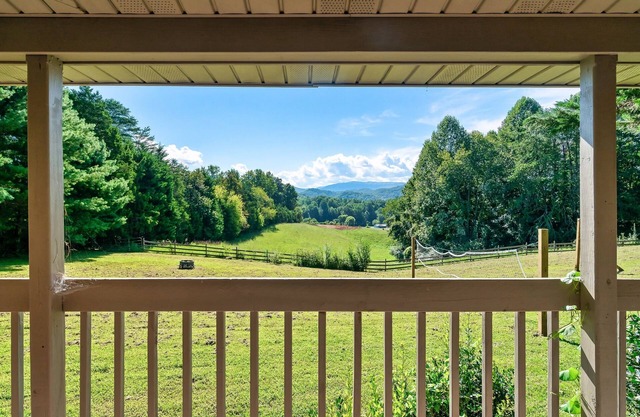 Secluded, renovated, cabin with gorgeous mountain views, firepit, hot tub