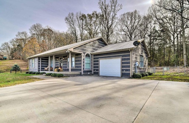 Secluded Retreat on 2 Acres Near Dale Hollow Lake!