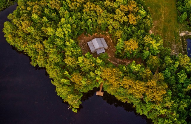 Secluded Retreat With hot tub ideal to fish and relax on private pond