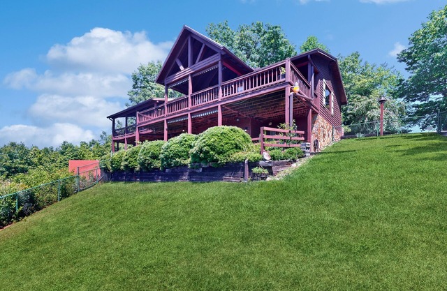 Secluded retreat with nearby waterfalls and hiking trails