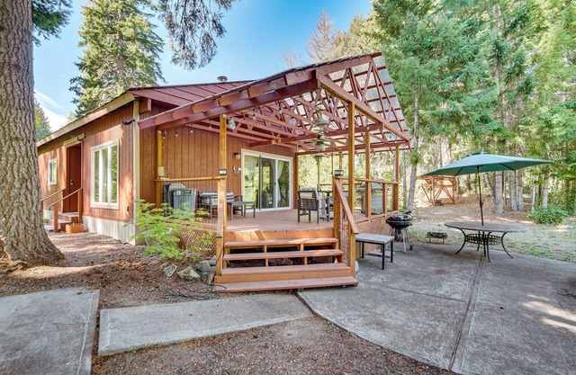Secluded Riverfront Cabin Rental in Easton!