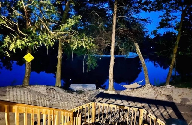 Secluded Riverside Oasis: Stunning Views, Private Dock, Beach Access & Adventure