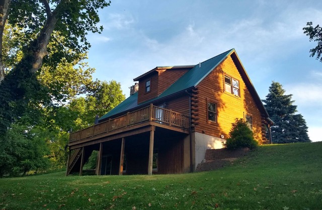 Secluded Riverside Log Home im südlichen Michigan