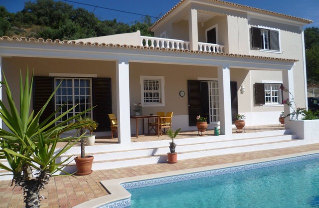Abgeschiedene ländliche Villa mit privatem Pool und herrlichem Blick
