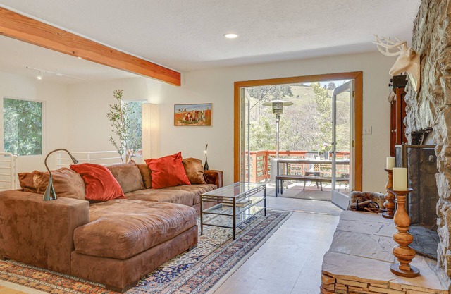 Secluded Russian River retreat: nature & privacy in pastoral Duncans Mills.