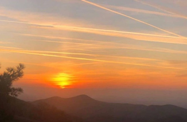 Secluded, Spacious RV on Scenic Mt top w/Sunsets