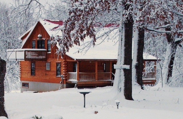 SECLUDED SPRING CREEK Kabine, Whirlpool, WiFi, Billardtisch ,. Fußball. Tierwelt