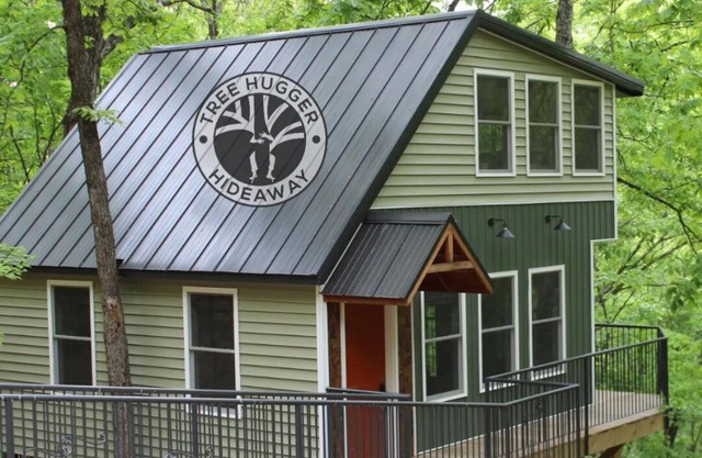 Secluded Treehouse in the Woods 10 min to Landing No Cleaning Fees!