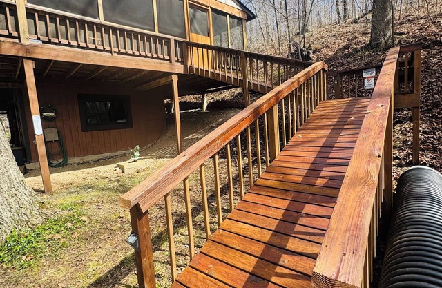 Secluded Treehouse Retreat by Lake Ozark