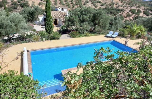 Schöne Villa mit fabelhaften 12m gated Pool, Jacuzzi, Klimaanlage und Wi-Fi