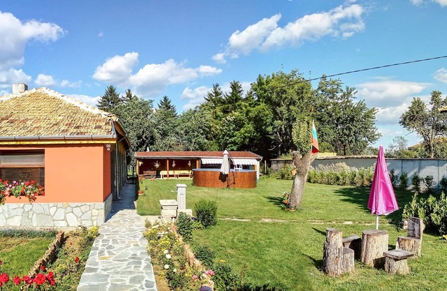 Abgeschiedenes Gästehaus mit Taverne im Freien und Grill