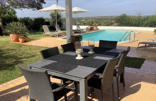 Abgelegene Villa mit 2 Schlafzimmern, 2 Bädern, privatem Pool und großem, abgeschiedenem Garten