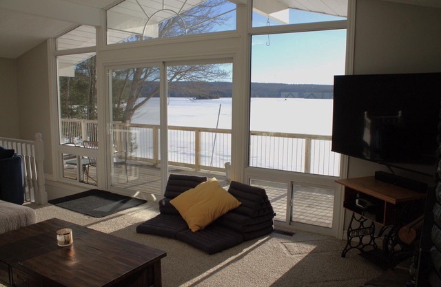 Secluded Waterfront Cottage on Eagle Lake, Close to Sir Sam & Haliburton Village