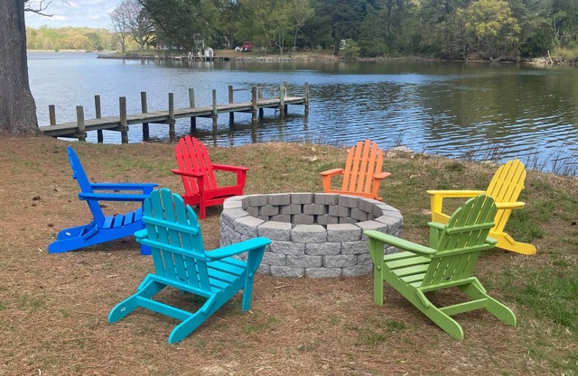 Secluded, Waterfront Retreat: Fire pit, Private Dock, Game Room, Kayaks!