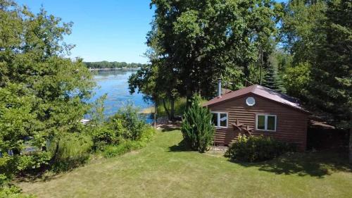 Secluded Waterfront Cottage with Kayaks and Fire Pit