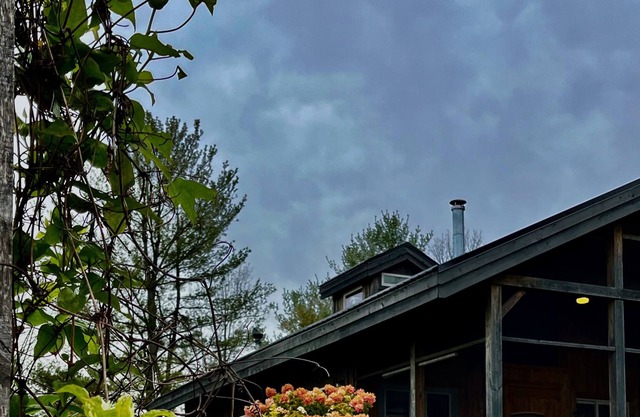 Secluded Wine Trail EcoBarn w/ Grand Sunset View