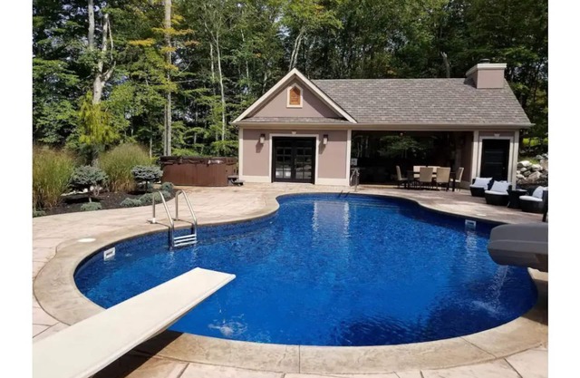 Seclusion and Romance-Hot Tub is HOT, HOT, HOT!