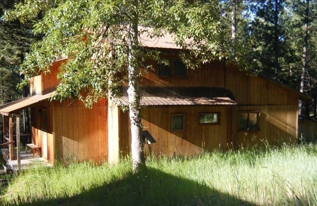 Abgeschiedenheit und die Natur in diesem Bitterroot Haven