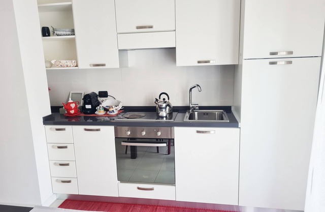 First floor apartment with double bedroom, bathroom and living room-kitchen